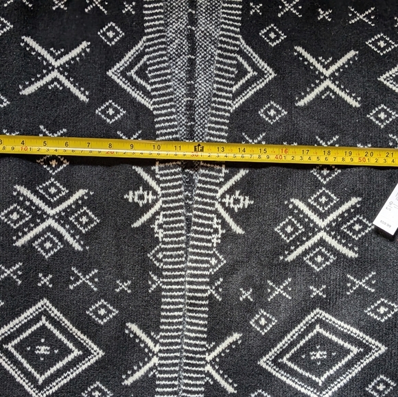 Old Navy Aztec Tribal Pattern Oversized Cardigan - Picture 5 of 6